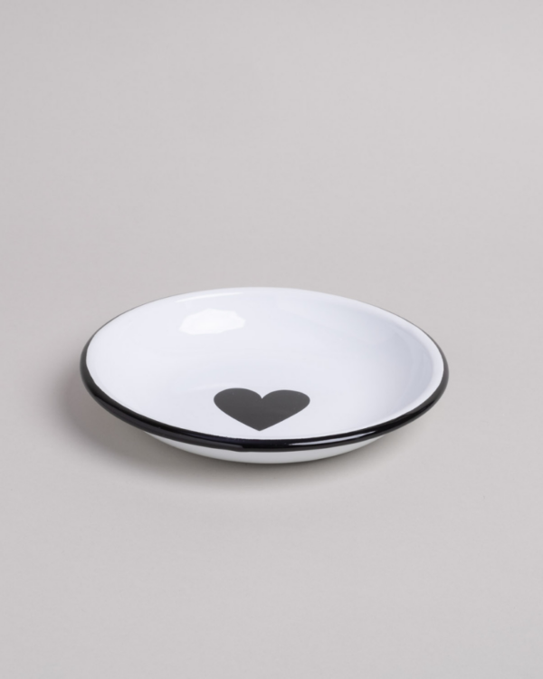 Elevate your outdoor dining with our heart-pattern enamel plate. At 18.7cm, this durable plate features a classic black heart design, perfect for camping, picnics, and outdoor entertaining. Dishwasher safe and built to last.