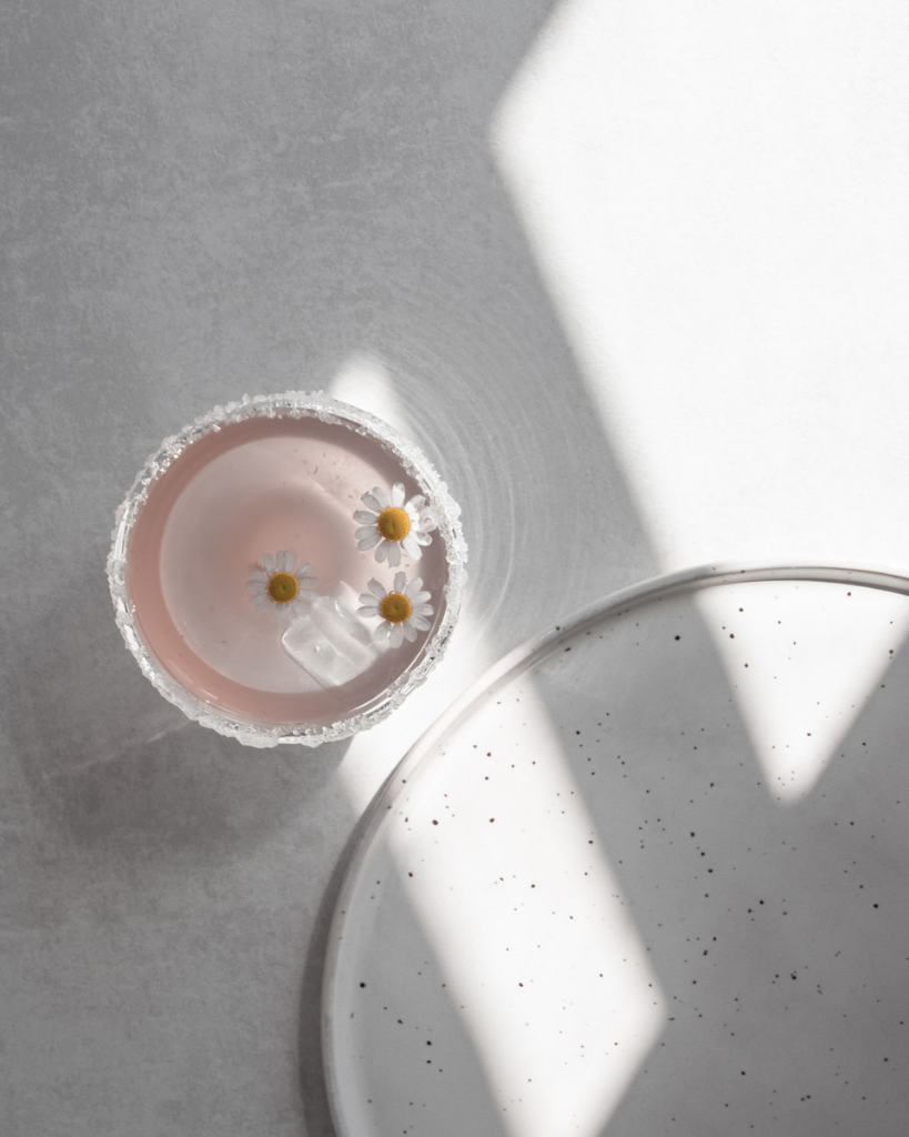 Serve in style with our double-walled heart glass. This elegant 100ml glass features temperature-maintaining design, perfect for cocktails and desserts. Dishwasher safe and heat-resistant for versatile entertaining.