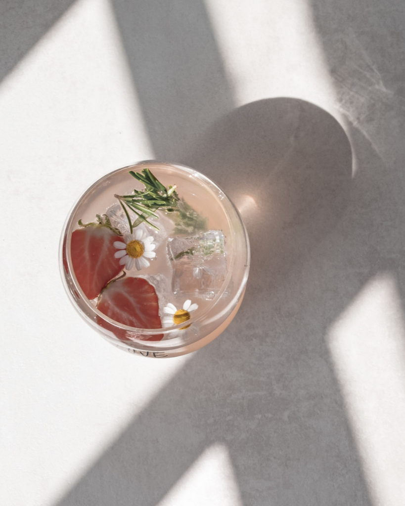 Celebrate love with our Double Bubble glass featuring elegant "Love" lettering and heart detail. This 450ml glass combines style with sentiment, perfect for special occasions or adding romance to everyday moments. Standing elegantly at 12.8cm tall with an 8.9cm width, it's perfectly sized for everything from refreshing cocktails to creative desserts. Dishwasher safe.