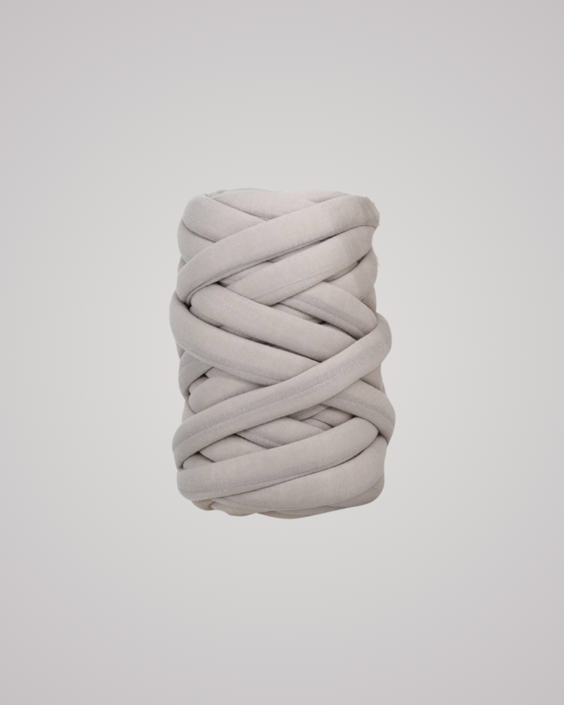 Create cozy blankets, rugs, pillows, and stylish bags with our Super Chunky Yarn! This thick, bulky yarn is easy to work with and knits up quickly. 1 Perfect for DIY projects. 500g, 80% Polyester/20% Cotton. Learn to make bags in our workshops!