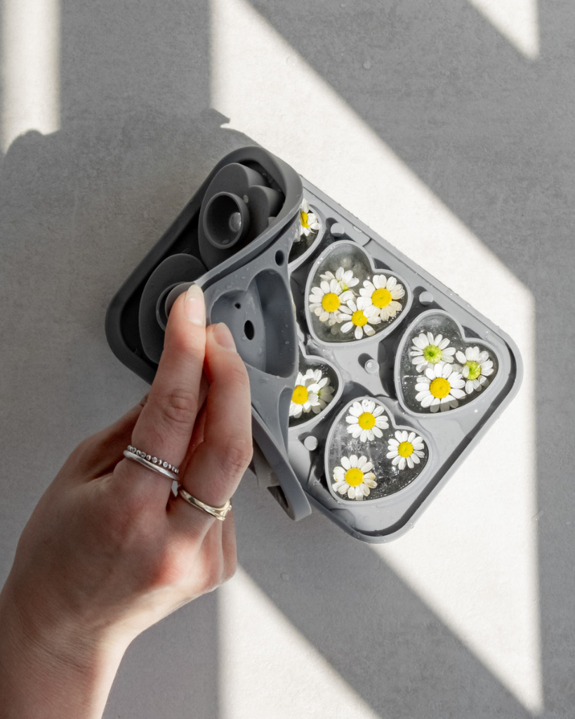 Transform your drinks with our heart-shaped ice cube tray. Creates 6 large silicone ice hearts, perfect for cocktails & special occasions. Easy-fill, dishwasher safe.