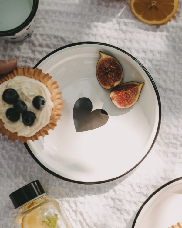 Elevate your outdoor dining with our heart-pattern enamel plate. At 18.7cm, this durable plate features a classic black heart design, perfect for camping, picnics, and outdoor entertaining. Dishwasher safe and built to last.