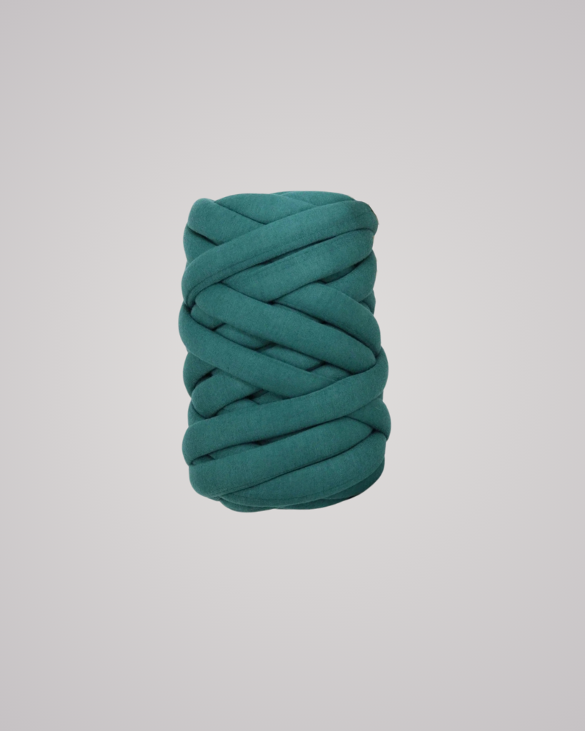 Create cozy blankets, rugs, pillows, and stylish bags with our Super Chunky Yarn! This thick, bulky yarn is easy to work with and knits up quickly. 1 Perfect for DIY projects. 500g, 80% Polyester/20% Cotton. Learn to make bags in our workshops!