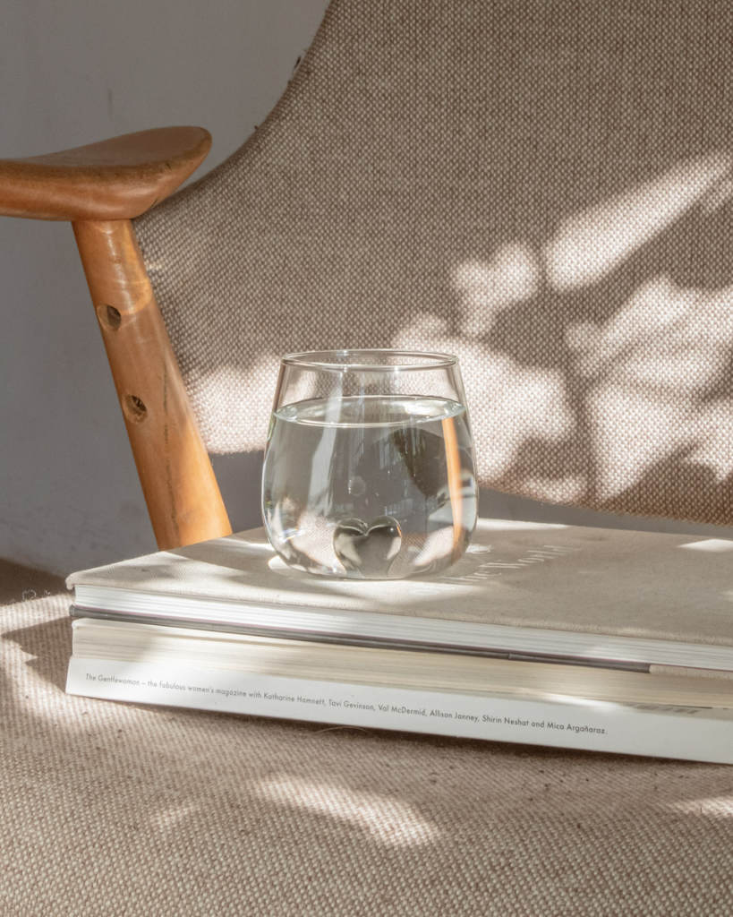 Elevate your drinkware with this unique black heart drinking glass. Featuring a striking 3D black heart design floating inside a high-quality glass, this piece adds a touch of elegance to any occasion. Perfect for everyday use or special gatherings, this glass is both beautiful and practical.
