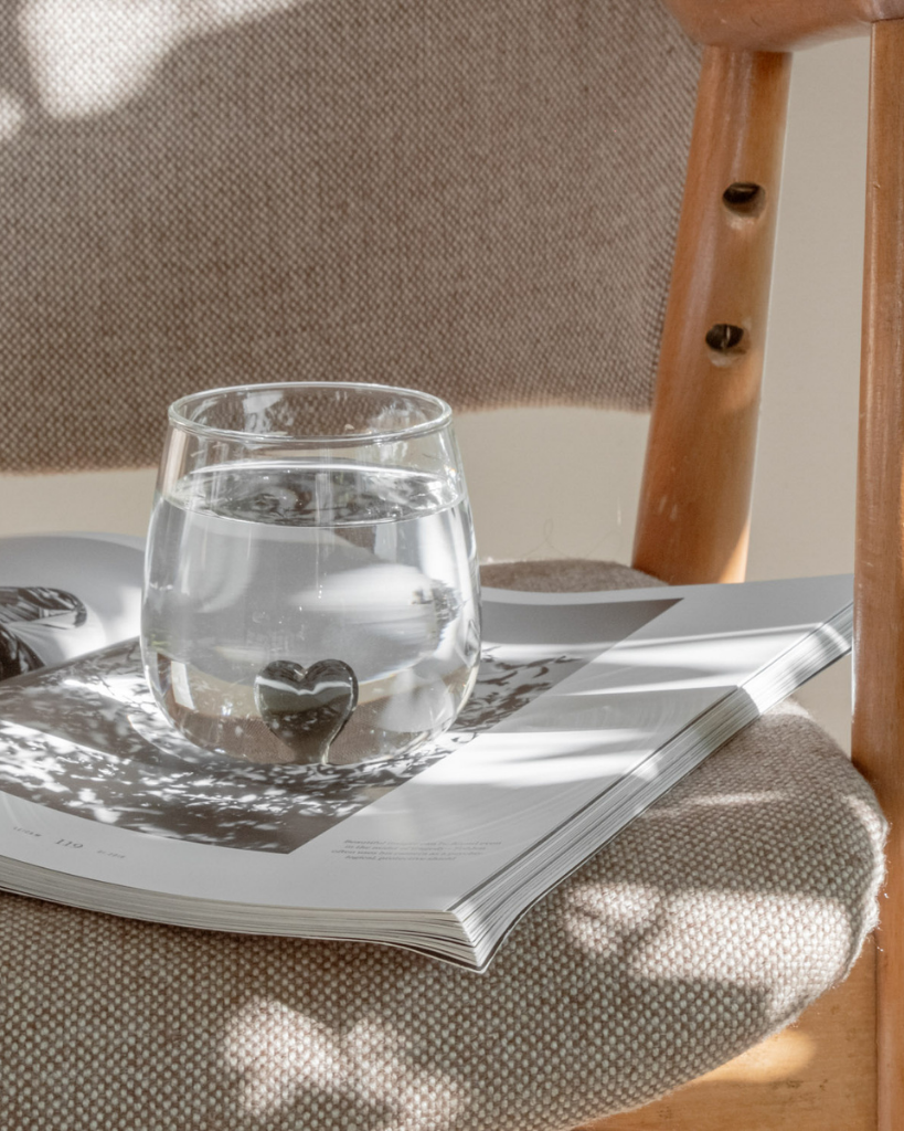 Elevate your drinkware with this unique black heart drinking glass. Featuring a striking 3D black heart design floating inside a high-quality glass, this piece adds a touch of elegance to any occasion. Perfect for everyday use or special gatherings, this glass is both beautiful and practical.