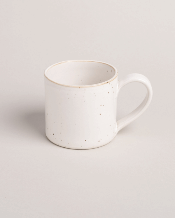 Meet our new large Calma mug! Enjoy more of your favorite drinks with this beautiful, handmade stoneware mug featuring a generous 450ml capacity. Dishwasher safe. Dimensions: 14 x 9.5 x 9 cm.