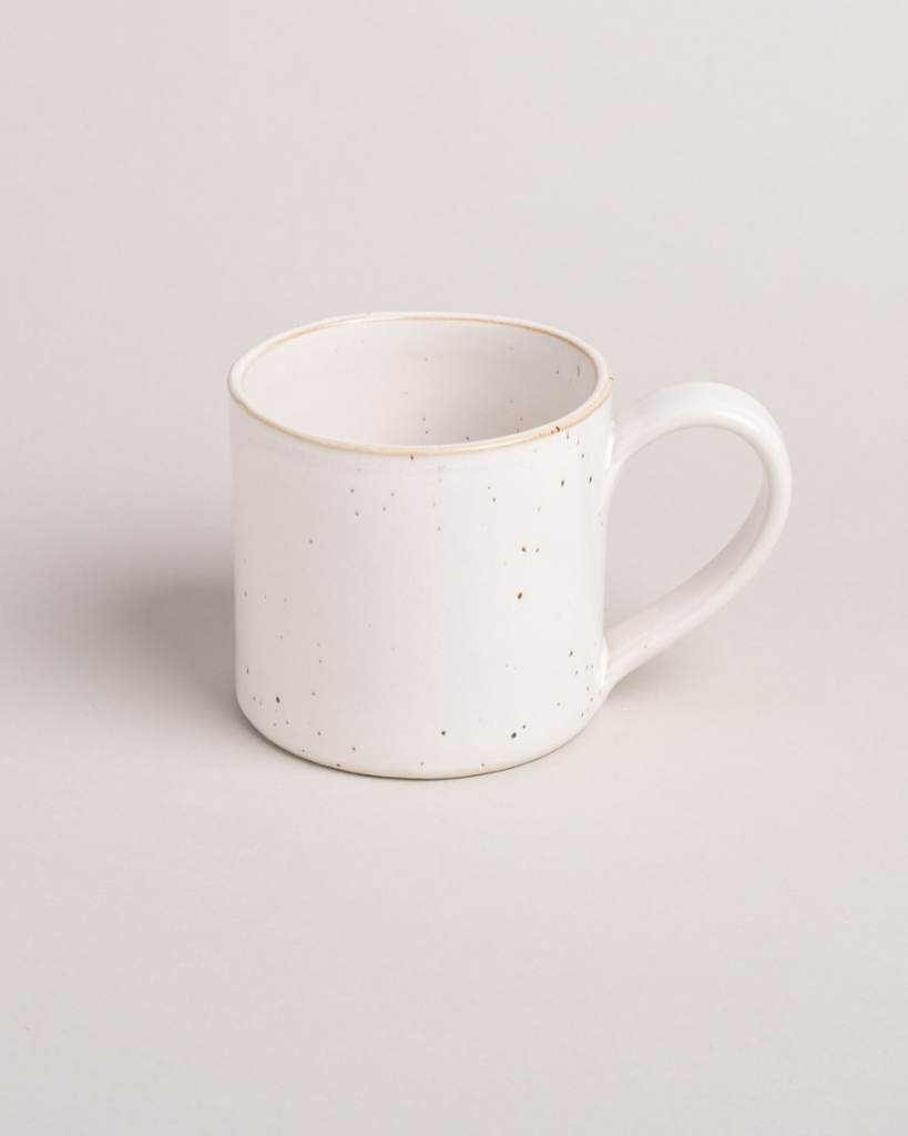 Meet our new large Calma mug! Enjoy more of your favorite drinks with this beautiful, handmade stoneware mug featuring a generous 450ml capacity. Dishwasher safe. Dimensions: 14 x 9.5 x 9 cm.