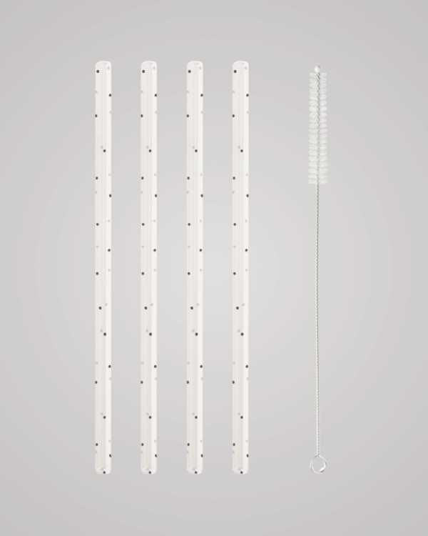 Sip sustainably and stylishly with our set of 4 reusable black dot glass straws. Durable, heat-resistant, and easy to clean (dishwasher safe!), these 20 cm straws are the perfect eco-friendly alternative to plastic. Includes cleaning brush. Upgrade your drinkware today!