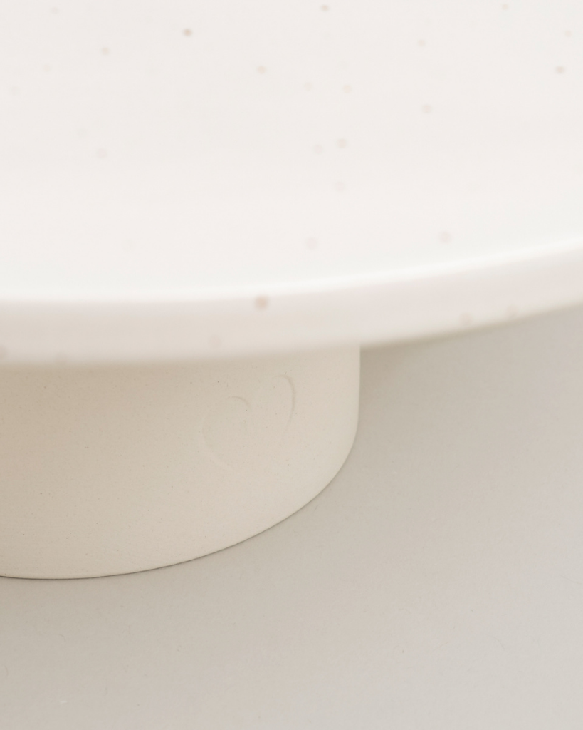 Showcase your cakes beautifully with our handmade Calma stoneware cake stand, now in 7cm and 10cm heights. Featuring a 28cm diameter, unique glaze, and easy-to-clean surface, it's perfect for celebrations and stylish decoration. Use both sizes together for a tiered display!
