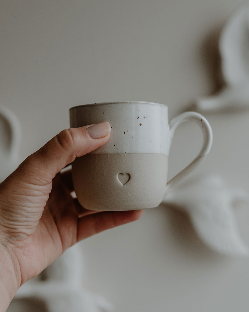 Discover your perfect cappuccino cup! Our handmade stoneware mug features a signature blind embossed heart design and ideal capacity for your favorite coffees. Dishwasher and microwave safe. Capacity: 150 ml (usable), 190 ml (full).