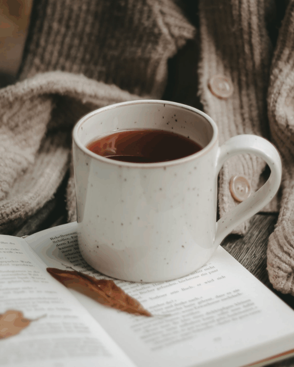 Meet our new large Calma mug! Enjoy more of your favorite drinks with this beautiful, handmade stoneware mug featuring a generous 450ml capacity. Dishwasher safe. Dimensions: 14 x 9.5 x 9 cm.