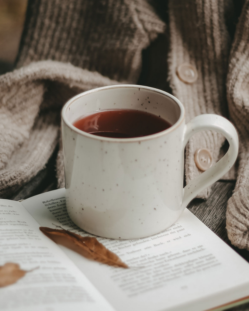 Meet our new large Calma mug! Enjoy more of your favorite drinks with this beautiful, handmade stoneware mug featuring a generous 450ml capacity. Dishwasher safe. Dimensions: 14 x 9.5 x 9 cm.
