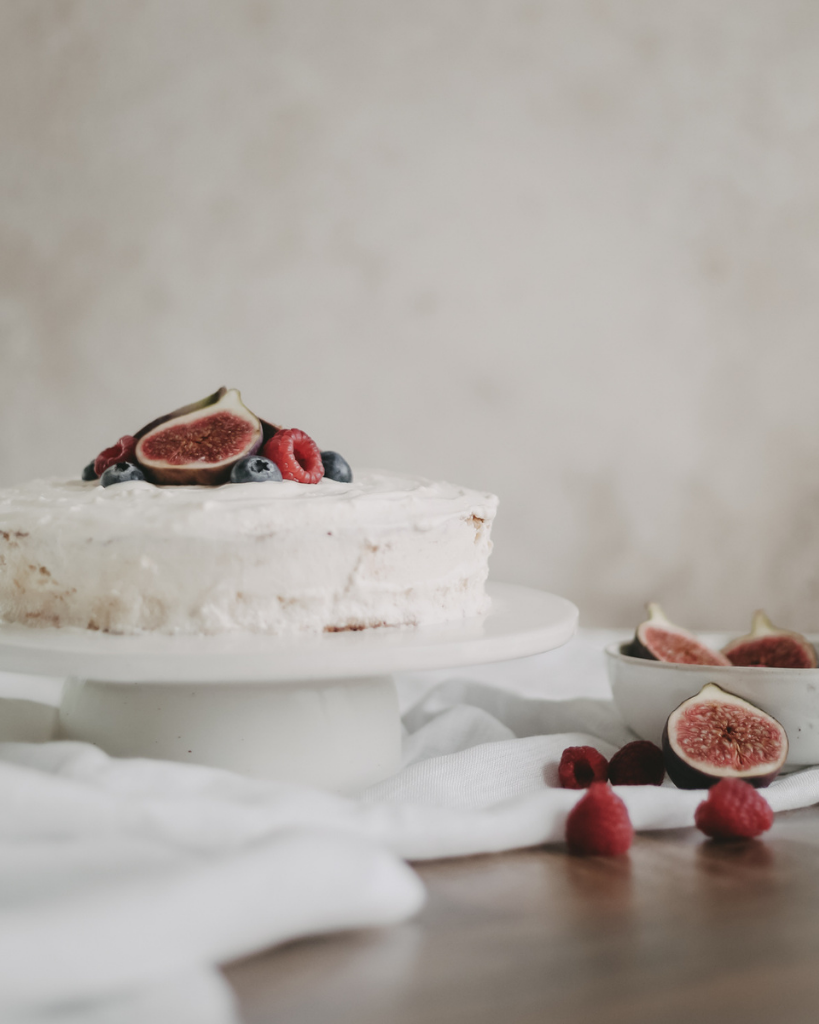Showcase your cakes beautifully with our handmade Calma stoneware cake stand, now in 7cm and 10cm heights. Featuring a 28cm diameter, unique glaze, and easy-to-clean surface, it's perfect for celebrations and stylish decoration. Use both sizes together for a tiered display!
