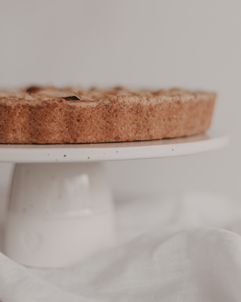 Showcase your cakes beautifully with our handmade Calma stoneware cake stand, now in 7cm and 10cm heights. Featuring a 28cm diameter, unique glaze, and easy-to-clean surface, it's perfect for celebrations and stylish decoration. Use both sizes together for a tiered display!