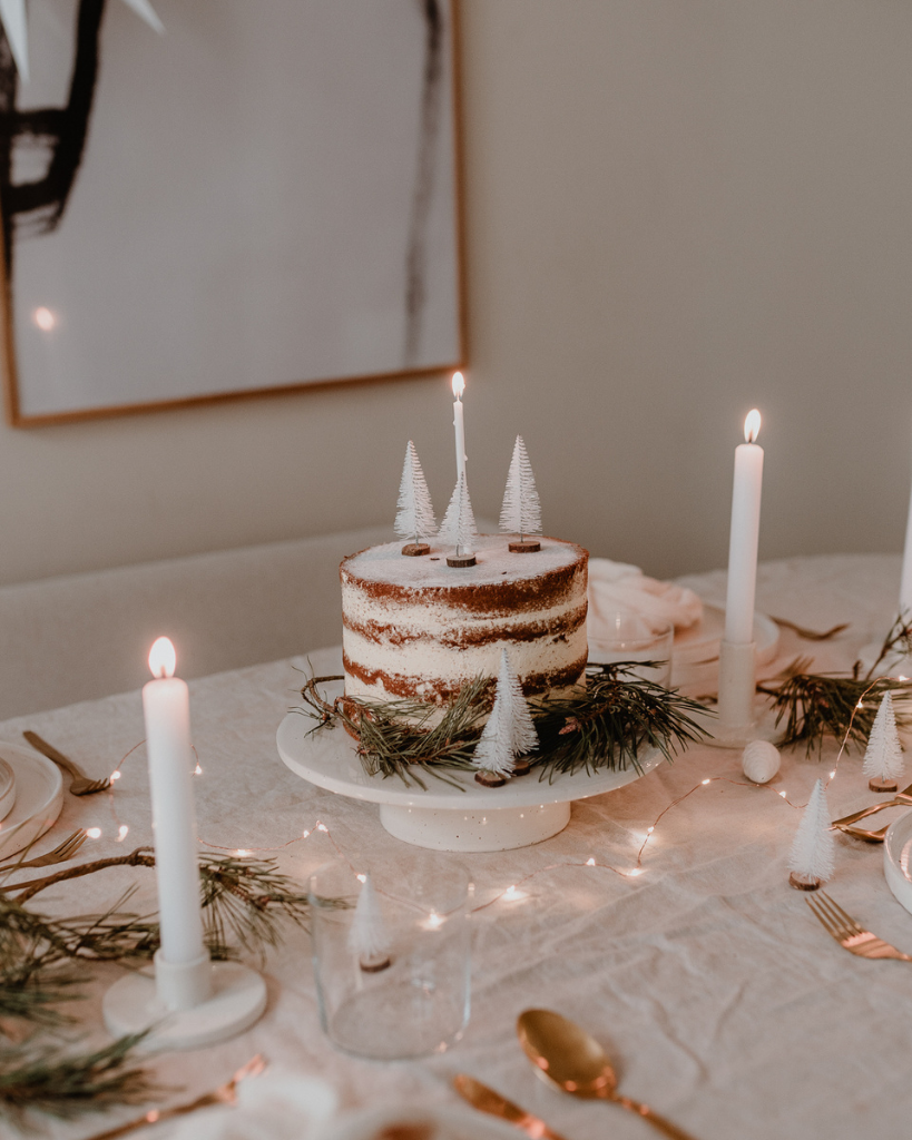 Showcase your cakes beautifully with our handmade Calma stoneware cake stand, now in 7cm and 10cm heights. Featuring a 28cm diameter, unique glaze, and easy-to-clean surface, it's perfect for celebrations and stylish decoration. Use both sizes together for a tiered display!