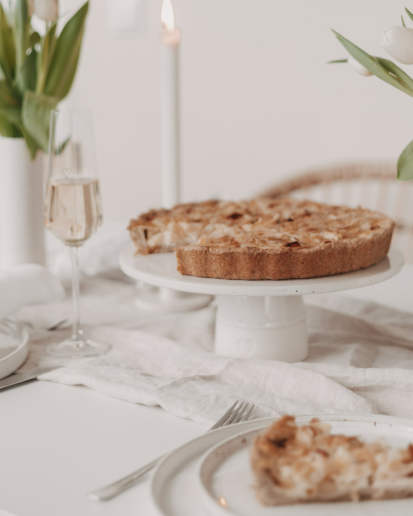 Showcase your cakes beautifully with our handmade Calma stoneware cake stand, now in 7cm and 10cm heights. Featuring a 28cm diameter, unique glaze, and easy-to-clean surface, it's perfect for celebrations and stylish decoration. Use both sizes together for a tiered display!
