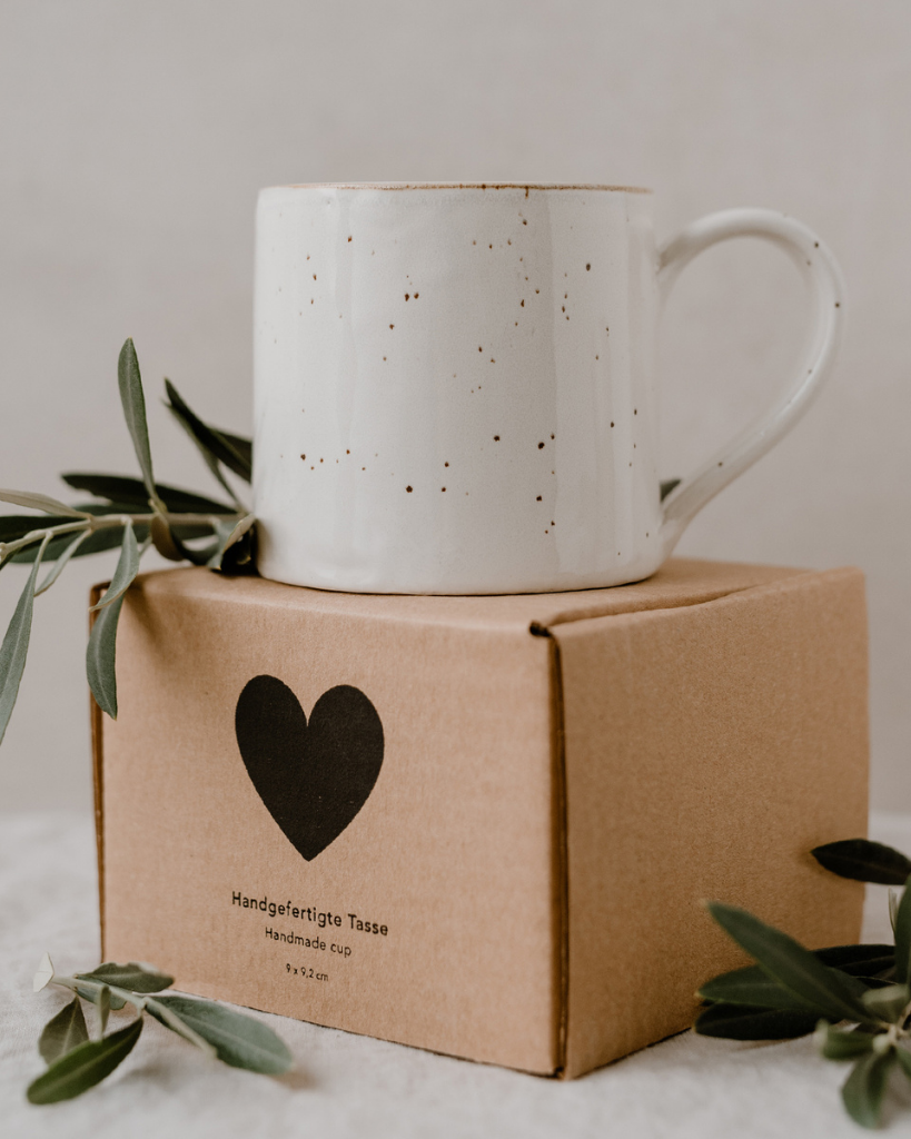 Meet our new large Calma mug! Enjoy more of your favorite drinks with this beautiful, handmade stoneware mug featuring a generous 450ml capacity. Dishwasher safe. Dimensions: 14 x 9.5 x 9 cm.