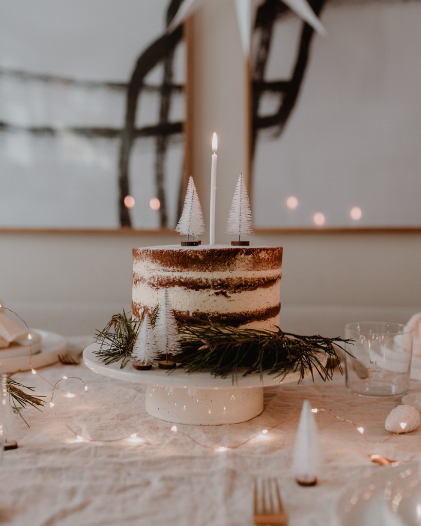 Showcase your cakes beautifully with our handmade Calma stoneware cake stand, now in 7cm and 10cm heights. Featuring a 28cm diameter, unique glaze, and easy-to-clean surface, it's perfect for celebrations and stylish decoration. Use both sizes together for a tiered display!