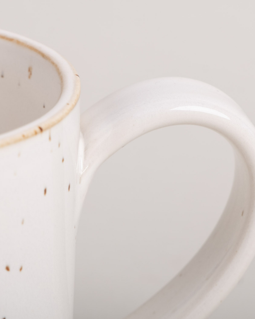 Meet our new large Calma mug! Enjoy more of your favorite drinks with this beautiful, handmade stoneware mug featuring a generous 450ml capacity. Dishwasher safe. Dimensions: 14 x 9.5 x 9 cm.